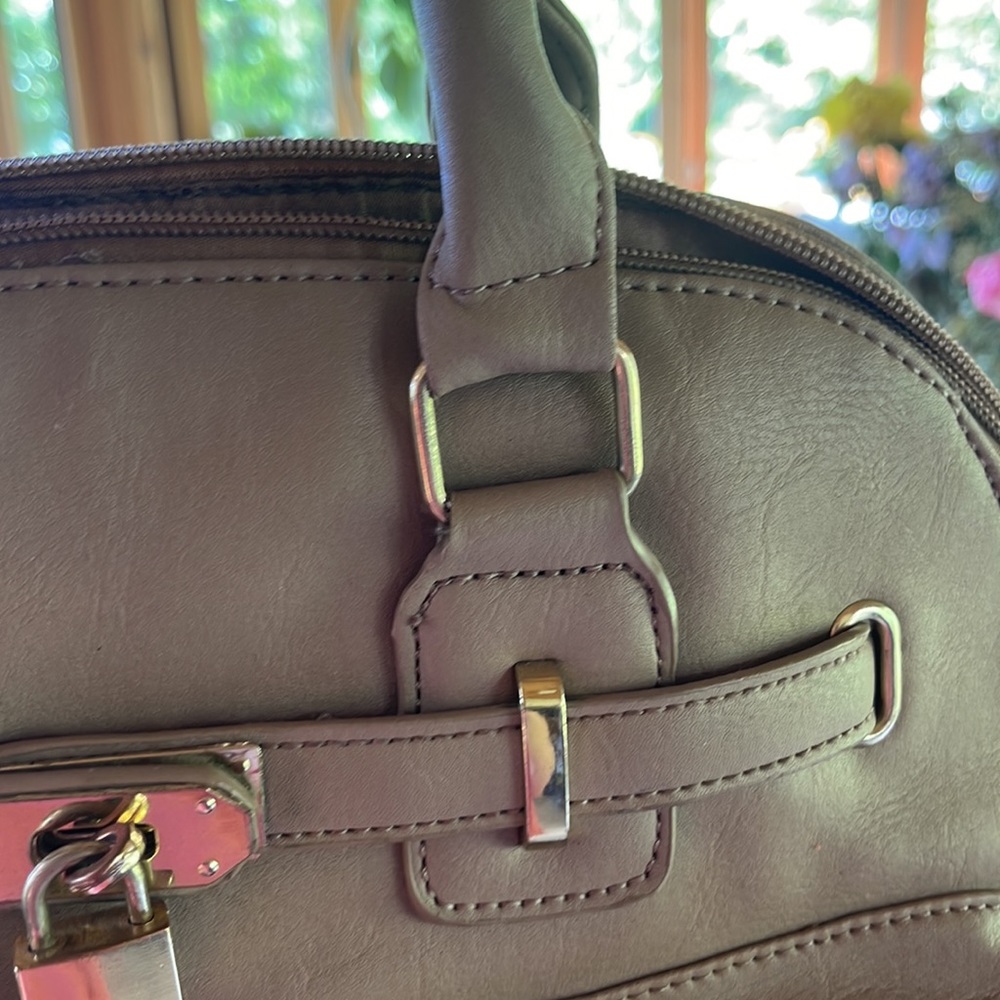 Handbag - Picture 7 of 8